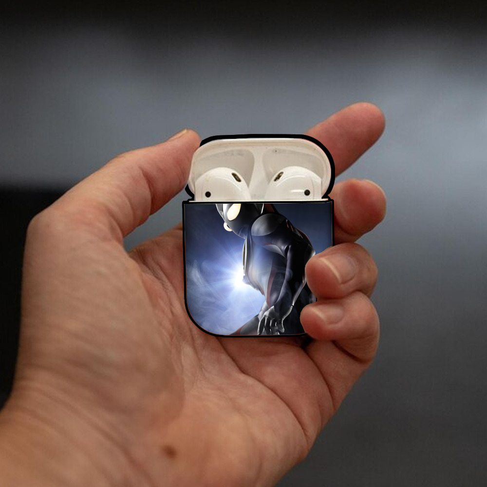 ウルトラマン Ultraman AirPods 第2世代保護ケース ハードシェル ブラック 耐衝撃・防指紋・カラビナ付き