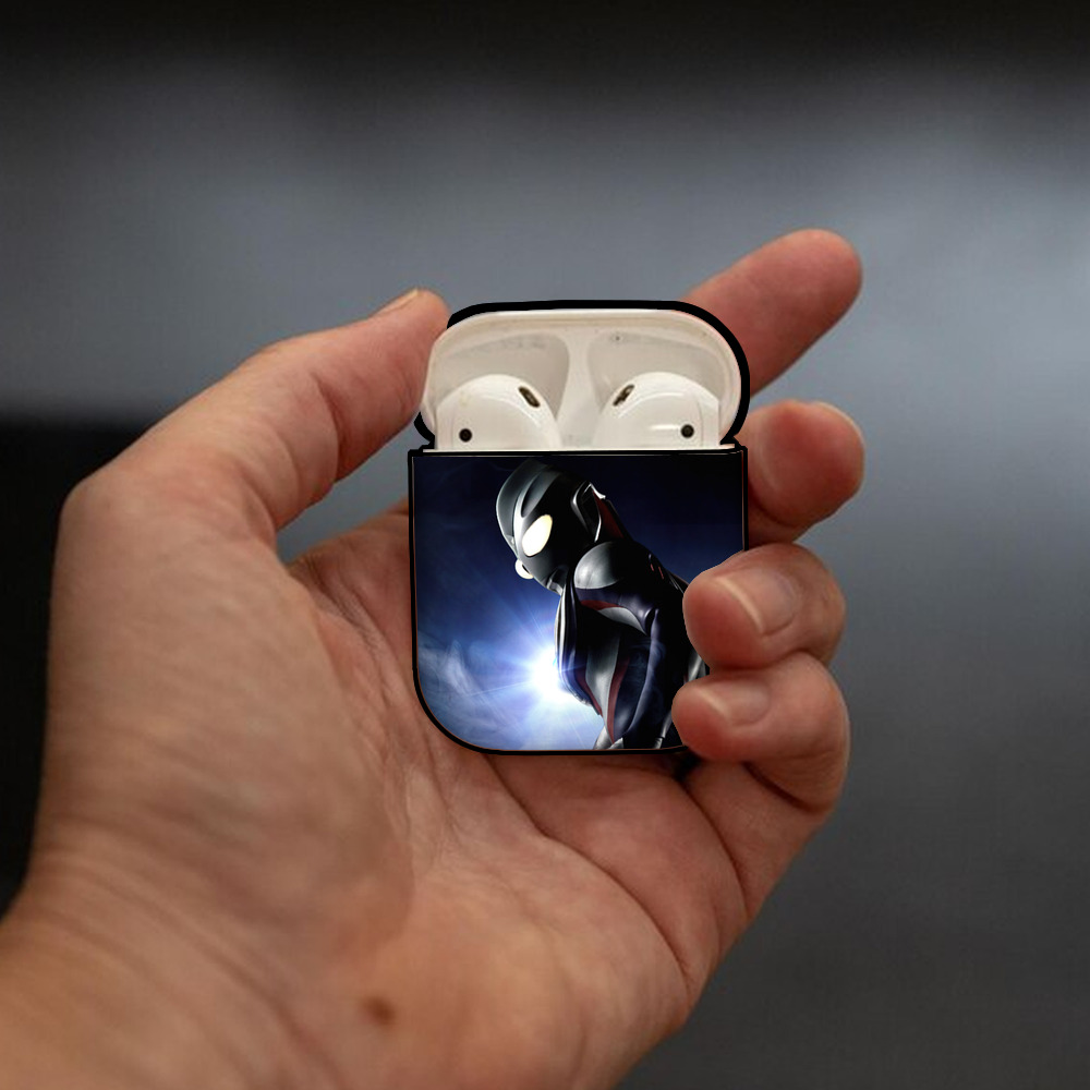 ウルトラマン Ultraman AirPods 第2世代保護ケース ハードシェル ブラック 耐衝撃・防指紋・カラビナ付き