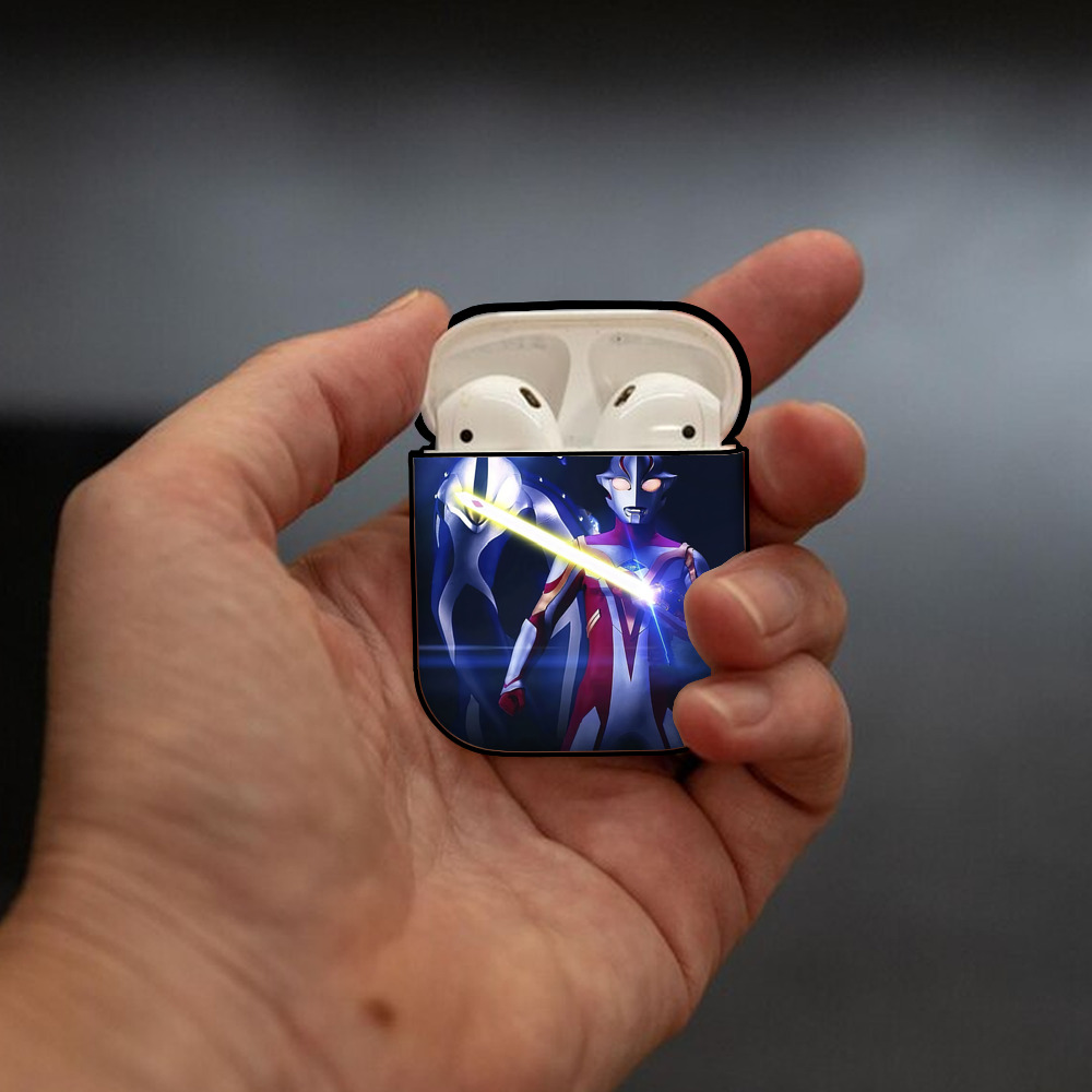 ウルトラマン Ultraman AirPods 第2世代保護ケース ハードシェル ブラック 耐衝撃・防指紋・カラビナ付き